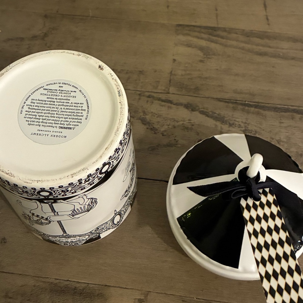 Modern Alchemy Candle. - Picture 5 of 6